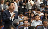 與 "입법부 비상사태…鄭의장 '직권상정' 결단 촉구"