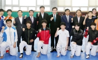 [포토]이낙연 전남도지사, 전국체전참가 도대표선수 격려