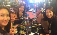 한그루, '진사' 여군 멤버들과 우정샷…'군대 밖에서도 친해'