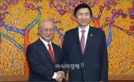 [포토]윤병세 장관, 유키야 아마노 IAEA 사무총장 접견