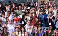 [포토]세종대왕 함께하는 외국인 학생들
