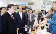 [포토]이낙연 전남지사, K-Food· K-Tour 품평 및 상담회 참석