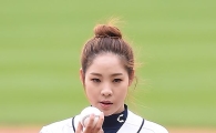 2년 만에 '360도 회전' 멋진 시구 보여준 신수지…관중들 '열광'