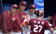 [포토]염경엽 감독, '박동원, 동점포 좋았어'