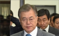 [포토]굳은 표정의 문재인 대표