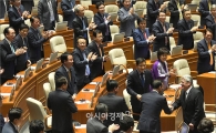 [포토]기립 박수 받는 요아힘 가우크 독일 대통령