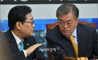 [포토]이야기하는 문재인·전병헌
