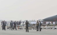 [포토]다양한 전투기 구경하는 외국군 관계자들