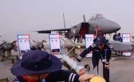[포토]'F-15K구경하는 조종사들'