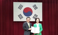 김수영 양천구청장, 자치회관 운영 최우수상 수상 