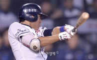 [포토]동점 1타점 3루타 치는 두산 정수빈