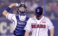 [포토]유희관, '3회 조기 강판이라니…'