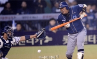 [포토]손가락에 사구 맞은 NC 이호준