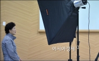 [포토]'이력서 사진도 정성스럽게'