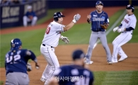 [포토]김현수, '한 베이스 더 가!'