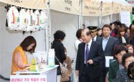 [포토]박홍섭 마포구청장, NGO 자원봉사 박람회 참석