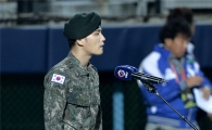 [포토]KS 1차전 애국가 부르는 김재중