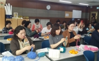 손끝으로 사랑 전하는 은평구 여직원들