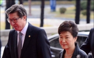[포토]"박근혜 대통령, 역사왜곡은 안됩니다"