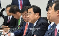 김정훈 "하루속히 FTA 비준 처리" 최재천 "속도보다 내용" 