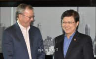 [포토]에릭슈미트 회장 만나는 최양희 장관