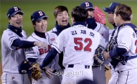 [포토]환호하는 두산, '사자들도 우릴 막을 수 없어!'