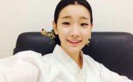 '검은 사제들' 박소담, 과거 한복 셀카 화제…"동양적인 이목구비"