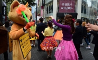 [포토]명동 고양이도 신바람 