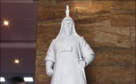 [포토]국회,이순신 장군 동상 새로 설치