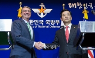 [포토]손 잡은 한-미 국방장관