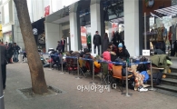 출시 예정인 ‘H＆M-발망 한정판’ 사려고 노숙까지 감행
