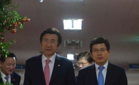 [포토]국무회의 참석하는 황교안-윤병세 
