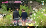 김국진·강수지, 손 깍지 끼고 산책…'알콩달콩 연인 느낌'
