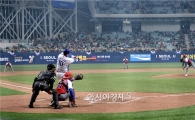 [포토]이대호, '잘맞은 타구가 중견수 정면으로'