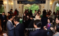 [포토]박수치는 황교안 총리
