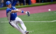 [포토]기습번트 수비하는 황재균