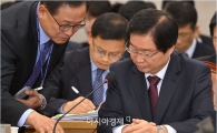 [포토]보고 받는 김영석 해수부 장관 후보자
