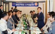 [포토]윤장현 광주시장, 제96회 전국체전 유공자 격려