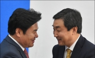 [포토]머리 맞댄 여야 원내대표