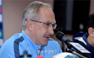 [포토]미얀마전 앞두고 기자회견하는 슈틸리케 감독