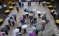 [포토]비가 와도 가야하는 입시설명회 