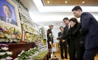 [포토]故 김영삼 전 대통령 빈소 찾은 손명순 여사 