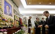 [포토]故 김영삼 전 대통령 조문하는 문재인 대표 