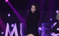[포토] 나인뮤지스 민하-현아, 보일듯 말듯 '섹시 핫팬츠'
