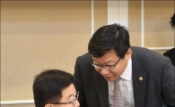 [포토]이야기 나누는 김광림·주형환