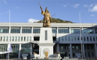해군 차기상륙함 '천자봉함' 진수…달라진 성능 보니
