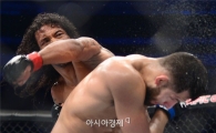 [포토]벤 헨더슨, '내 펀치를 받아라'