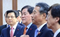 [포토]국민의례하는 황교안 총리와 국무위원들