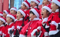 [포토]산타 소년의 열창 
