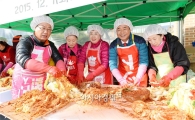 [포토]광주 남구, 달뫼마을 사랑+행복 김장김치 나누기